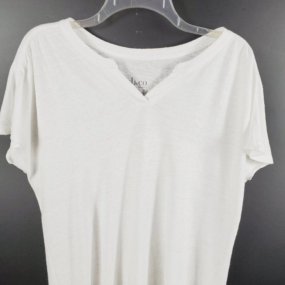 d&co High-Low White Short Sleeved Top Trimmed V-Neck Side Slits - Picture 4 of 13
